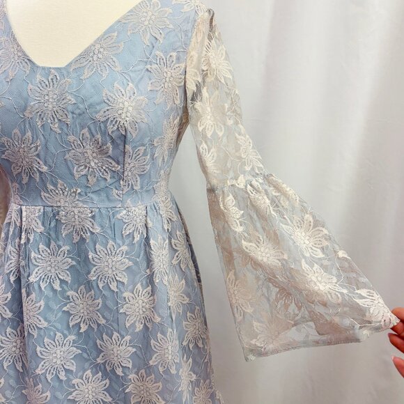 Vintage blue bell sleeve dress with lace overlay - fits like a Medium - Picture 3 of 7